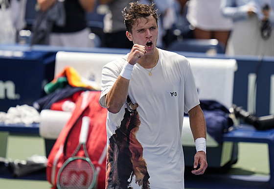 Jakub Meník se na US Open raduje z postupu do 2. kola.