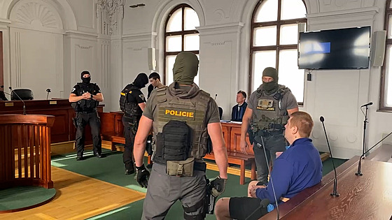 V�zni z Horního Slavkova cht�li zabít dozorce