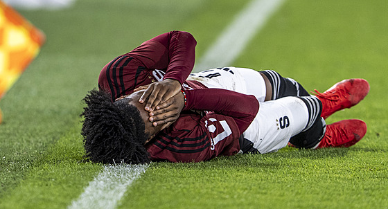 Angelo Preciado v bolestech na zemi.