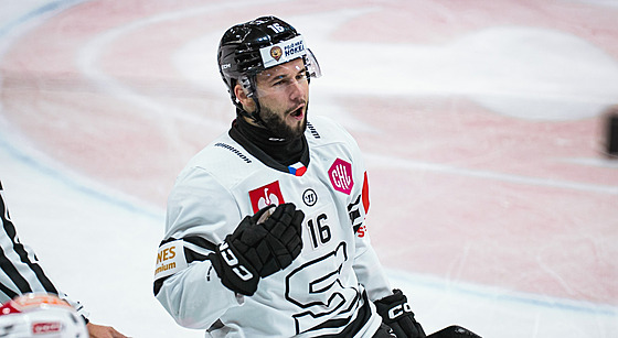 Loty�ský úto�ník Martins Dzierkals nastoupil k prvnímu ostrému zápasu Sparty v...