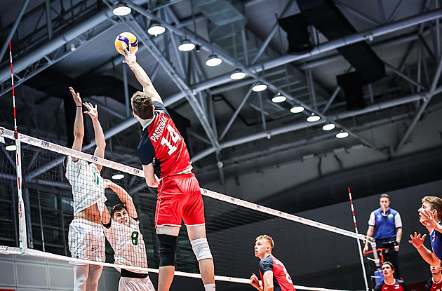 Povolený kontakt se stropem, tažení proti tažení. Volejbal zkouší nová pravidla