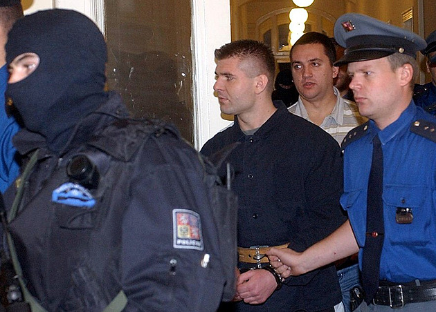 Stodolovi, Berdych. Jak znáte velké české kriminální případy? Soutěžte o knihu