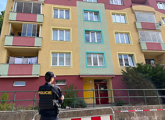 Dům s narušenou statikou v Chomutově museli opustit další lidé, čidla hlásí pohyb