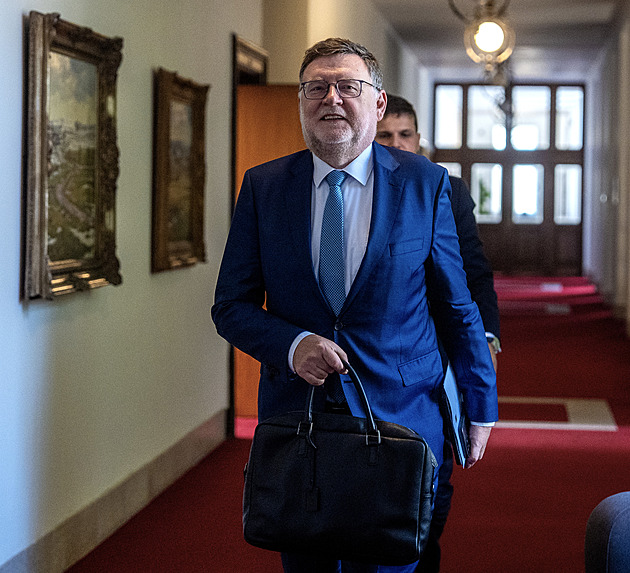 Ministr Stanjura konečně říká pravdu. Kápl na ni ale s pořádným zpožděním