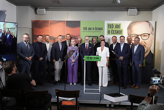 Předvede koalice Spolu finiš kampaně jako minule? Spíš ne, scházejí nápady i věrohodnost