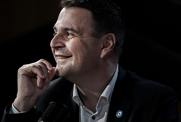 Motorista Štastný odmítl vládu závislou na komunistech. Naštval Sterzika i Rajchla