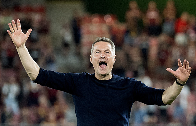 Nebyl to pěkný zápas, ale hlavní je postup, řekl Priske. Před hráči smeknul