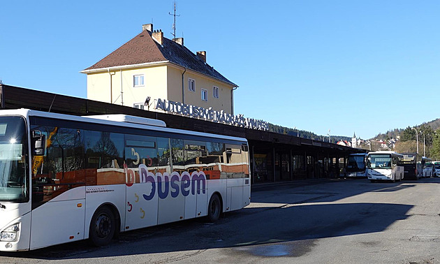 Autobusov ndra ve Vimperku se dok modernizace. Od pondl bude zaven.