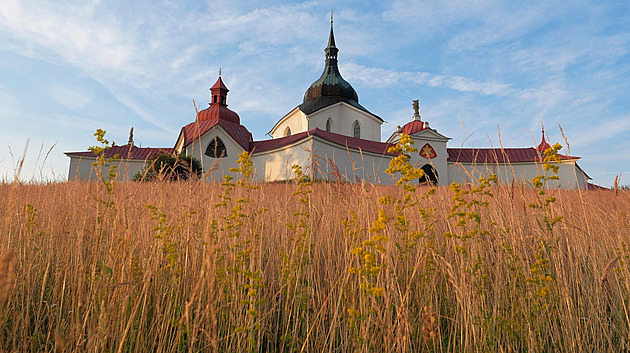 Moná nejvtím lákadlem áru nad Sázavou je kostel na Zelené hoe.