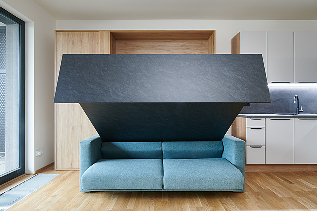 Garsonku dobře pronajala až poté, co ji nechala zařídit designéry