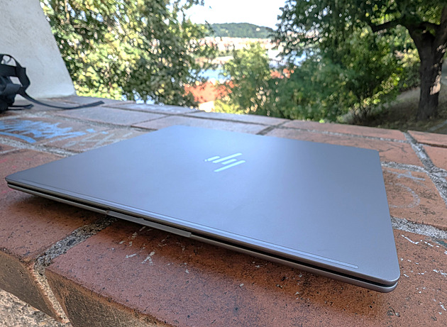 Vyzkoušeli jsme notebook, který si oblíbí milovníci soukromí v AI