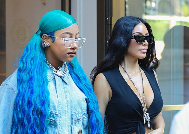 Dvanáctiletá dcera Kardashianové si nechala na Vánoce vytvořit diamantové zuby