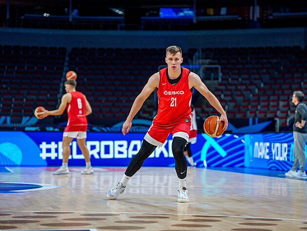 Ond�ej Sehnal na tr�ninku p�ed EuroBasketem.