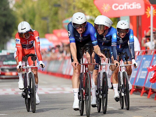 Jezdci st�je Groupama-FDJ�s dojeli zakon�ili t�movou �asovku na Vuelt� na...