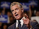 Kalifornský guvernér Gavin Newsom b�hem projevu v Los Angeles (14. srpna 2025)
