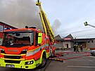 V Ostrav - Tebovicich zasahuj hasii u poru odpadu uvnit jedn z hal....