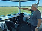 Pedseda aeroklubu Josef Krlek stoj na nov dic vi letit, kter je v...