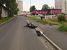 Dopravn nehoda osobnho auta s motorkem se stala v kiovatce ulic...
