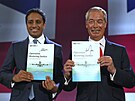 Pedseda britské Reform UK Nigel Farage a Zia Yusuf (vlevo) pedstavují program...