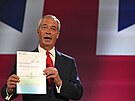 Pedseda britské strany Reform UK Nigel Farage pedstavuje program Operace...
