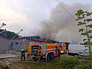 Jednu halu ohe zcela zachvtil, ve dvou pilehlch hasii brn jeho...