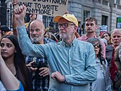 Za Palestince. Jeremy Corbyn bagatelizuje antisemitismus.