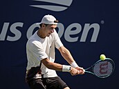 Jakub Meník bhem zápasu druhého kola US Open.