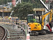 Kvli strenému traknímu vedení nejezdí v Praze vlaky mezi hlavním a...