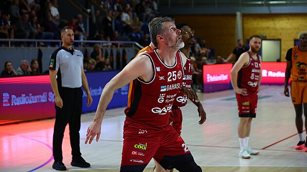 Peter Sedm�k v dresu Hradce Kr�lov� b�hem bar�ov�ho duelu s Jind�ichov�m Hradcem.
