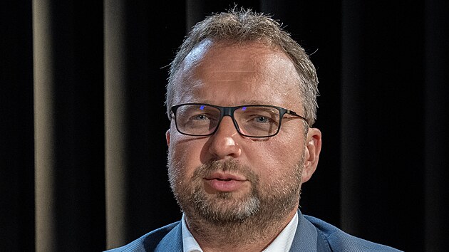 Průměrný starobní důchod od ledna vzroste o 668 korun a dostane se tak na 21 839 korun. Všechny starobní, invalidní a pozůstalostní penze se zvýší o 240 korun a k tomu se navíc ještě zvedne jejich zásluhový procentní díl o 2,6 procenta, oznámil ministr práce Marian Jurečka.