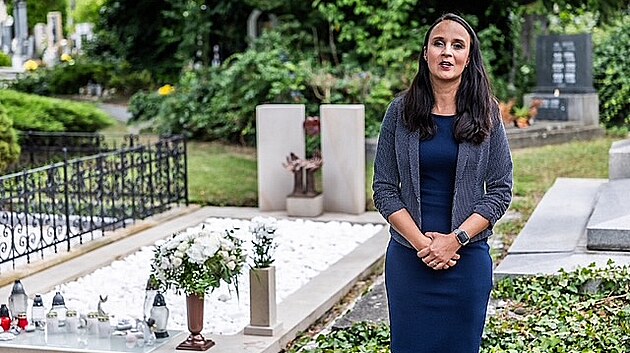 Pietn msto pro zemel miminka. Nechala je ve spoluprci s mstem Olomouc a Olomouckm krajem na stednm hbitov v Needn zdit organizace Dt v srdci.