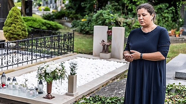 Pietn msto pro zemel miminka. Nechala je ve spoluprci s mstem Olomouc a Olomouckm krajem na stednm hbitov v Needn zdit organizace Dt v srdci.