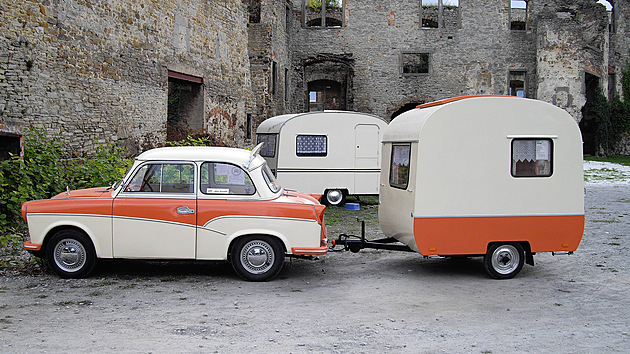 Karavan LC9-200, za ním LC9-285
