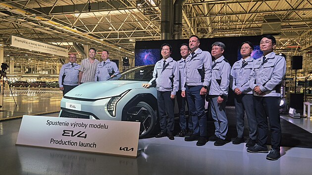 Kia spustila v�robu elektromobil� v Evrop�. Prvn� v�z pok�til v �ilin� Jarom�r J�gr.