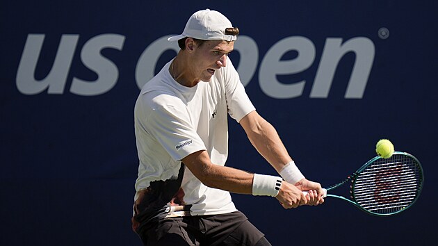 Jakub Men�ík b�hem zápasu druhého kola US Open.