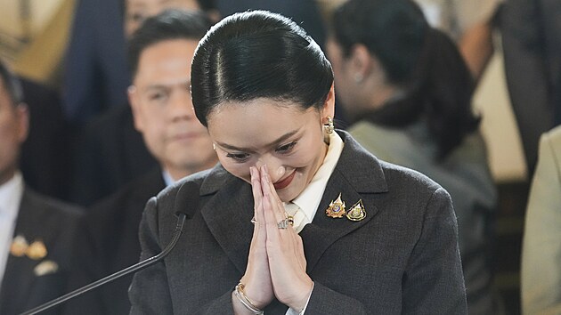 Thajsk� �stavn� soud zbavil funkce premi�rku Petongt�n �inavatrovou za to, �e �ervnov�m telefon�tem s kambod�sk�m expremi�rem Hun Senem poru�ila etick� pravidla a po�kodila n�rodn� z�jmy. (29. srpna 2025)