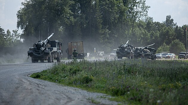Estonsk� arm�da cvi�� s francouzskou houfnic� Caesar. (16. �ervence 2025)