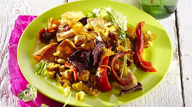 Zeleninové nachos s grilovanou kukuicí a nachos s kuecím masem a paprikami...