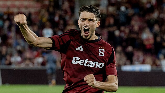 Albion Rrahmani slaví druhou branku Sparty.