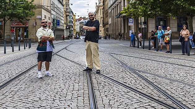 Ukrajinsk duo PVNCH tvo rapei Oleksandr Kudrynetskyj vystupujc pod jmnem Sako
(vlevo) a Jurko, tedy Jurij Zadnienko. Svou tvorbou povzbuzuj ukrajinsk vojky, aby odolvali v boji s ruskmi protivnky. Ve druh plce srpna 2025 zavtali do Brna na festival Brno, bu lska.
