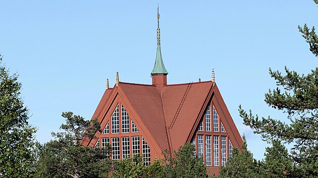 Historick� kostel ve �v�dsk� Kirun� dorazil po dvoudenn�m p�esunu na sv� nov� m�sto. (20. srpna 2025)