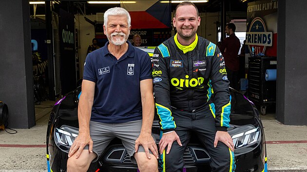 �esk� prezident Petr Pavel a Martin Doubek, pilot s�rie EuroNASCAR.