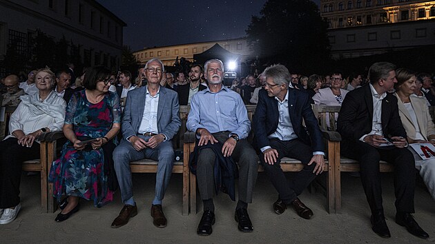 Ji�� Draho�, Petr Pavel a Milo� Vystr�il b�hem prom�t�n� sn�mku Velk� vlasteneck� v�let na n�dvo�� Vald�tejnsk�ho pal�ce (20. srpna 2025)