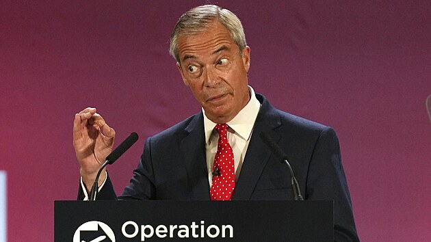 P�edseda britské Reform UK Nigel Farage hovo�í b�hem tiskové konference v...