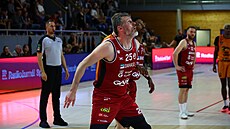 Peter Sedmák v dresu Hradce Králové b�hem bará�ového duelu s Jind�ichovým...