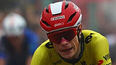 Jonas Vingegaard v cíli druhé etapy Vuelty.
