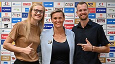 Vý�ka�i Michaela Hrubá a Jan �tefela s Barborou �potákovou na tiskové...