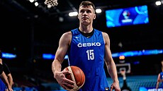 Ond�ej Sehnal na tréninku p�ed EuroBasketem v Rize.