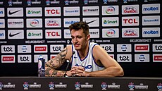 Vít Krej�í na tiskové konferenci p�ed EuroBasketem.