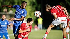 Momentka z utkání eské Lípy a Pardubic v MOL Cupu.